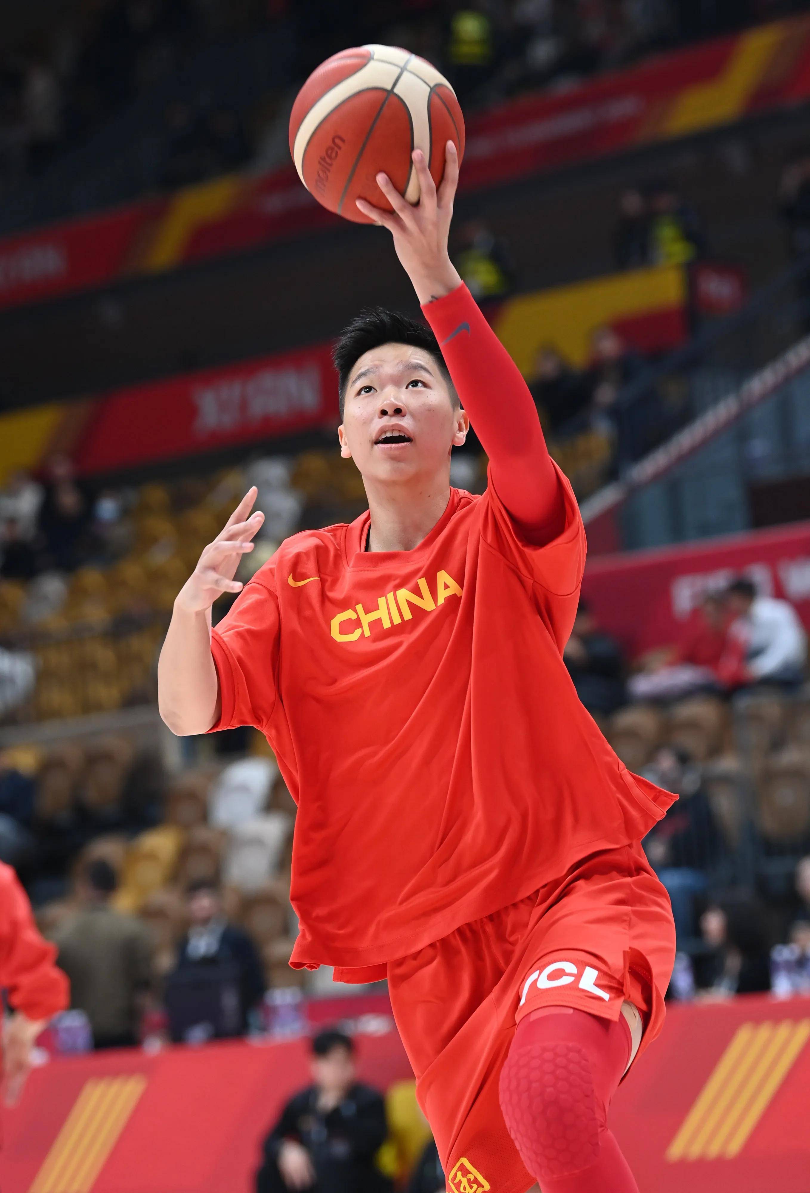 爱游戏网页版-球队主教练在大赛中发挥精彩，成为焦点人物(球队主教练在大赛中发挥精彩,成为焦点人物作文)