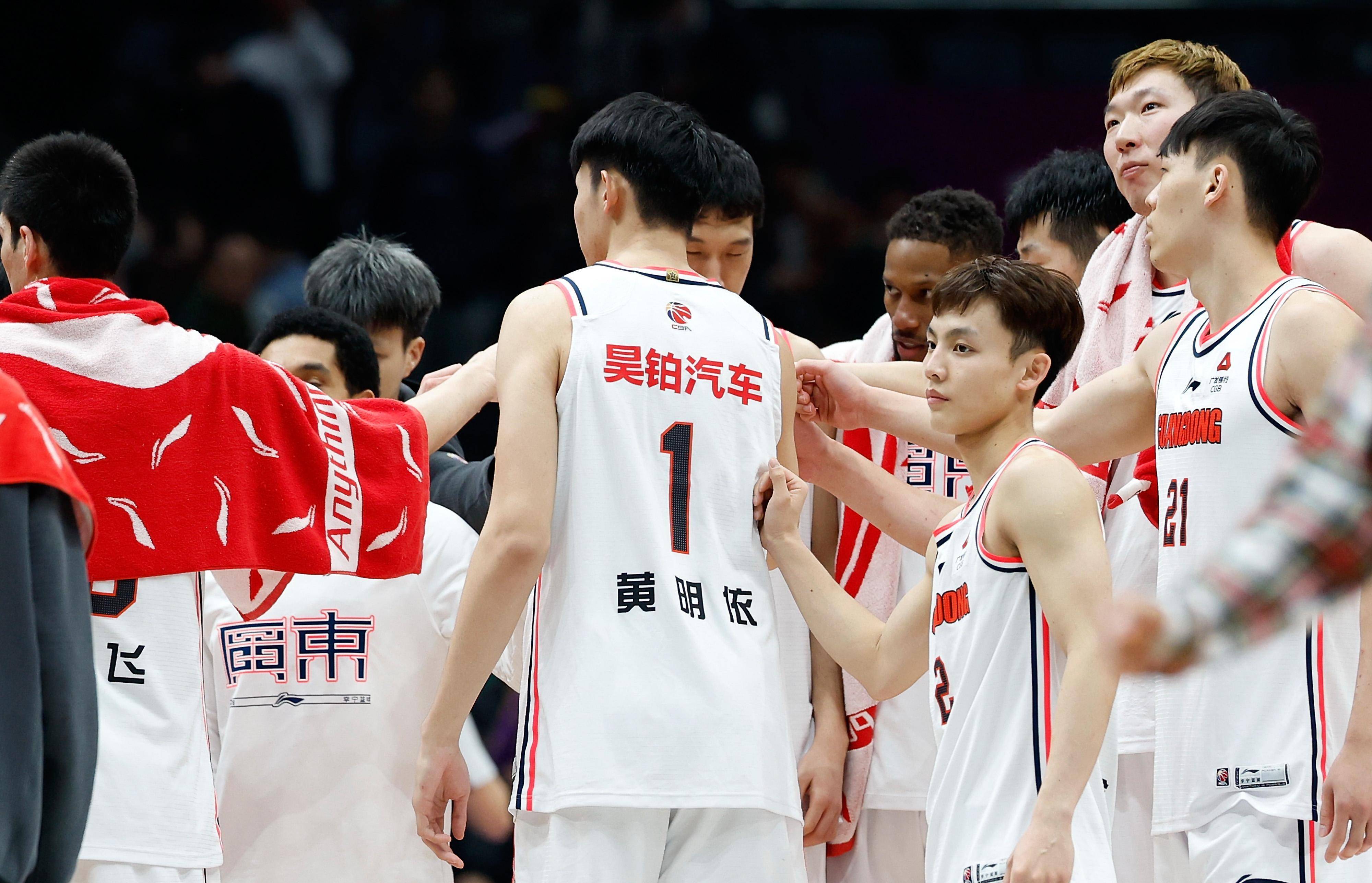 广东男篮大胜对手,全队发挥稳定取得关键胜利(广东男篮大胜对手,全队发挥稳定取得关键胜利的是谁) 广东男篮大胜对手,全队发挥稳定取得关键胜利(广东男篮大胜对手,全队发挥稳定取得关键胜利的是谁)