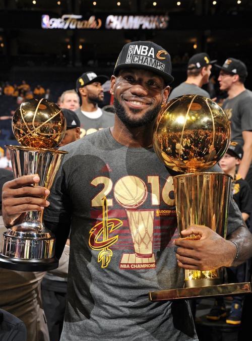 哥伦比亚摔跤选手展现铁血背景,获得胜利的简单介绍 哥伦比亚摔跤选手展现铁血背景,获得胜利的简单介绍