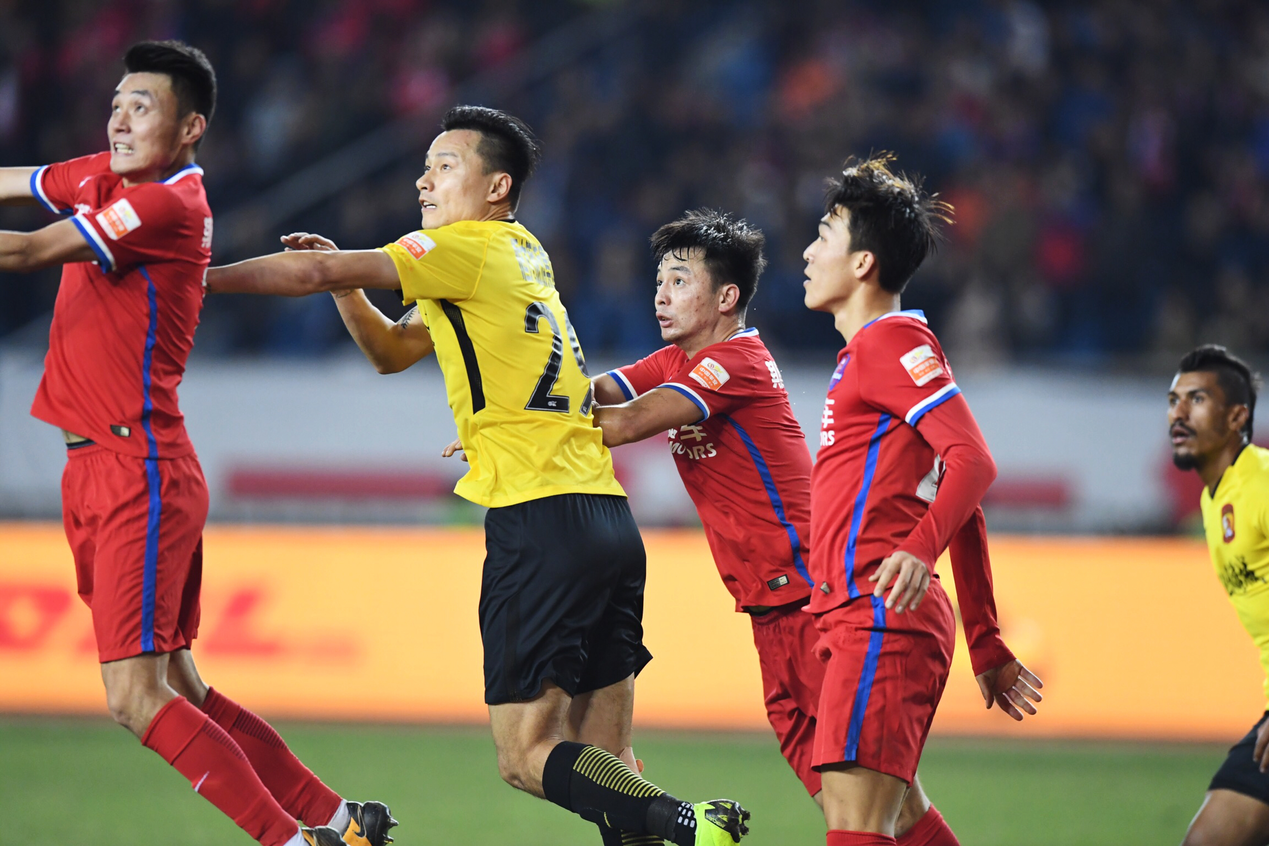 爱游戏官网-重庆斯威vs大连一方：实力对碰，胜负难料的简单介绍