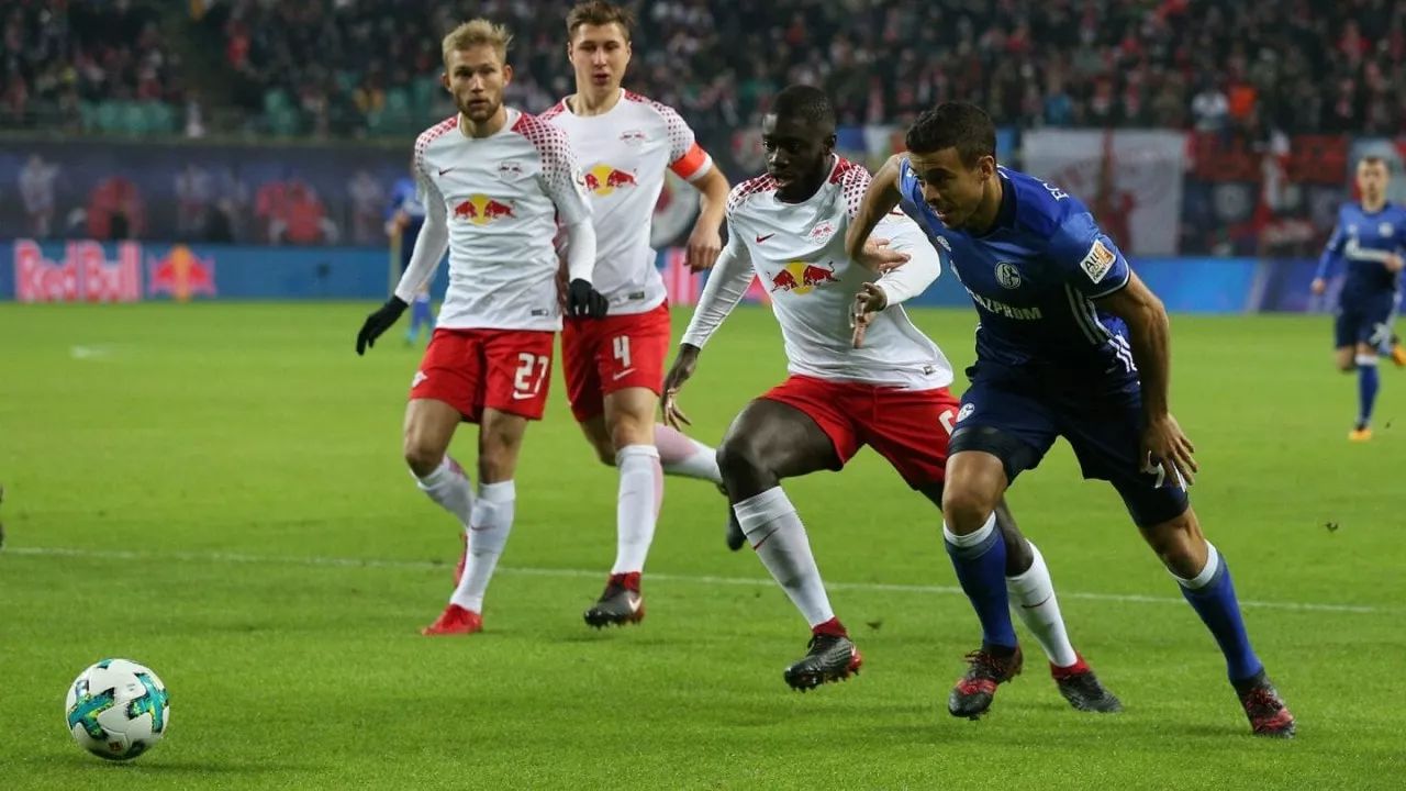 爱游戏-包含沙尔克客负，保级压力愈发沉重的词条