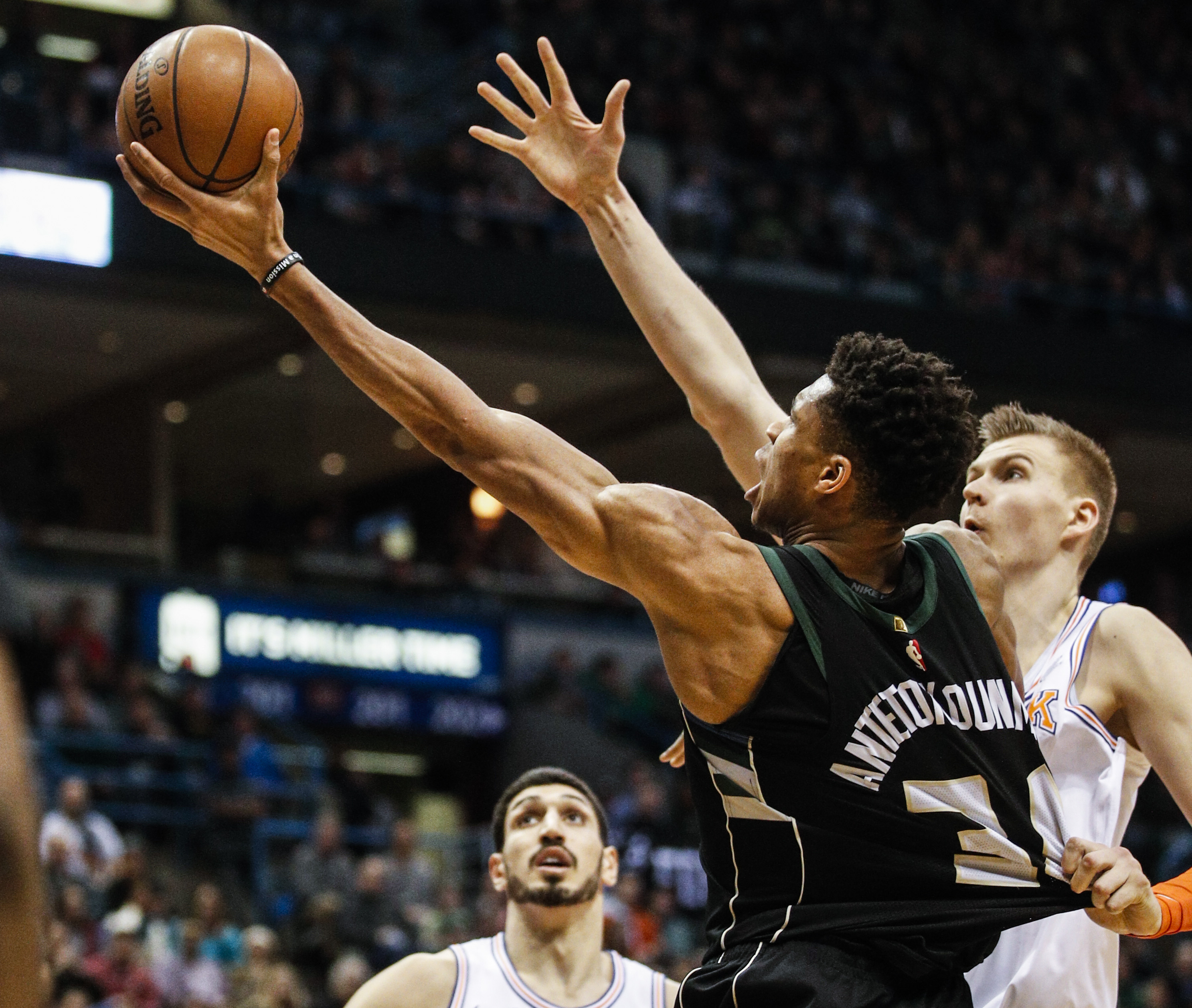 爱游戏官网网页版入口-雄鹿队全队发挥稳定，赛季表现出色(雄鹿队全队发挥稳定,赛季表现出色吗)