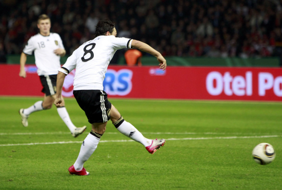 爱游戏官网-欧洲杯预选赛热门队伍引人注目，坚实中心核心的简单介绍