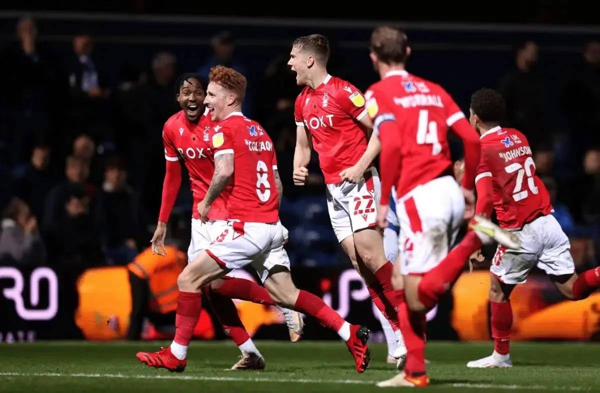 爱游戏app-恩菲尔德赛前发布会：全队信心满满迎战曼联