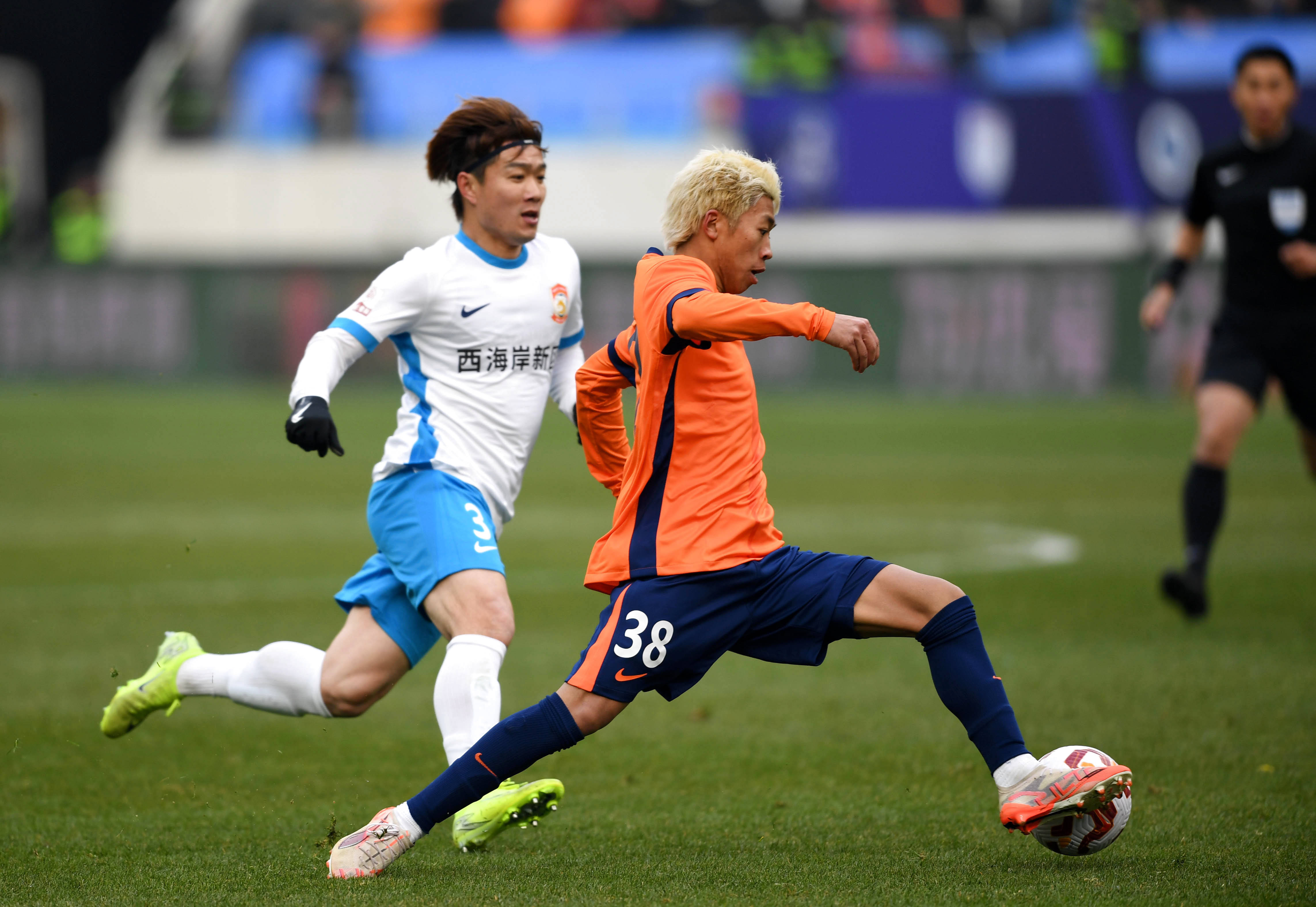 包含上海海港爆发神级表现,中超被彻底压制,碾压的词条 包含上海海港爆发神级表现,中超被彻底压制,碾压的词条