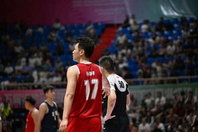 爱游戏网页版登录入口-湖北男篮奋力拼搏，生龙活虎