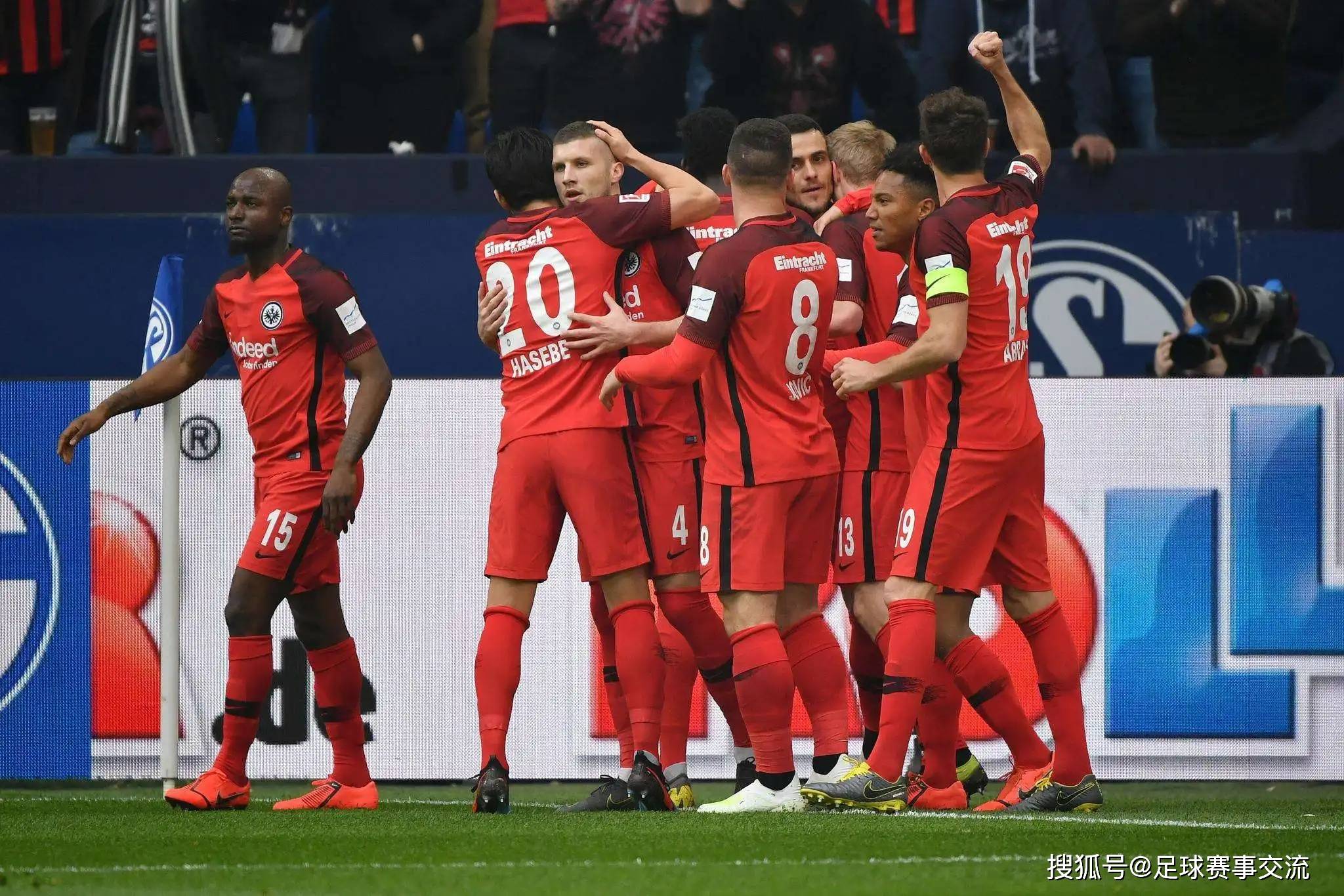 爱游戏官网-不莱梅力争客场胜汉堡，抢夺积分宝库