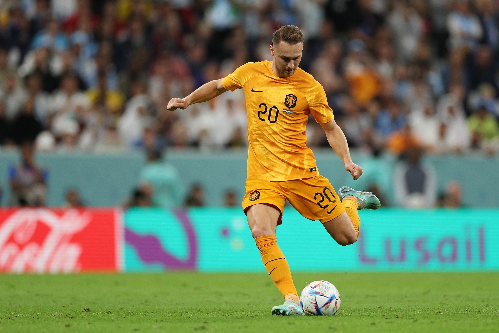 爱游戏app下载-精彩回顾：荷兰冰岛晋级欧洲预选赛