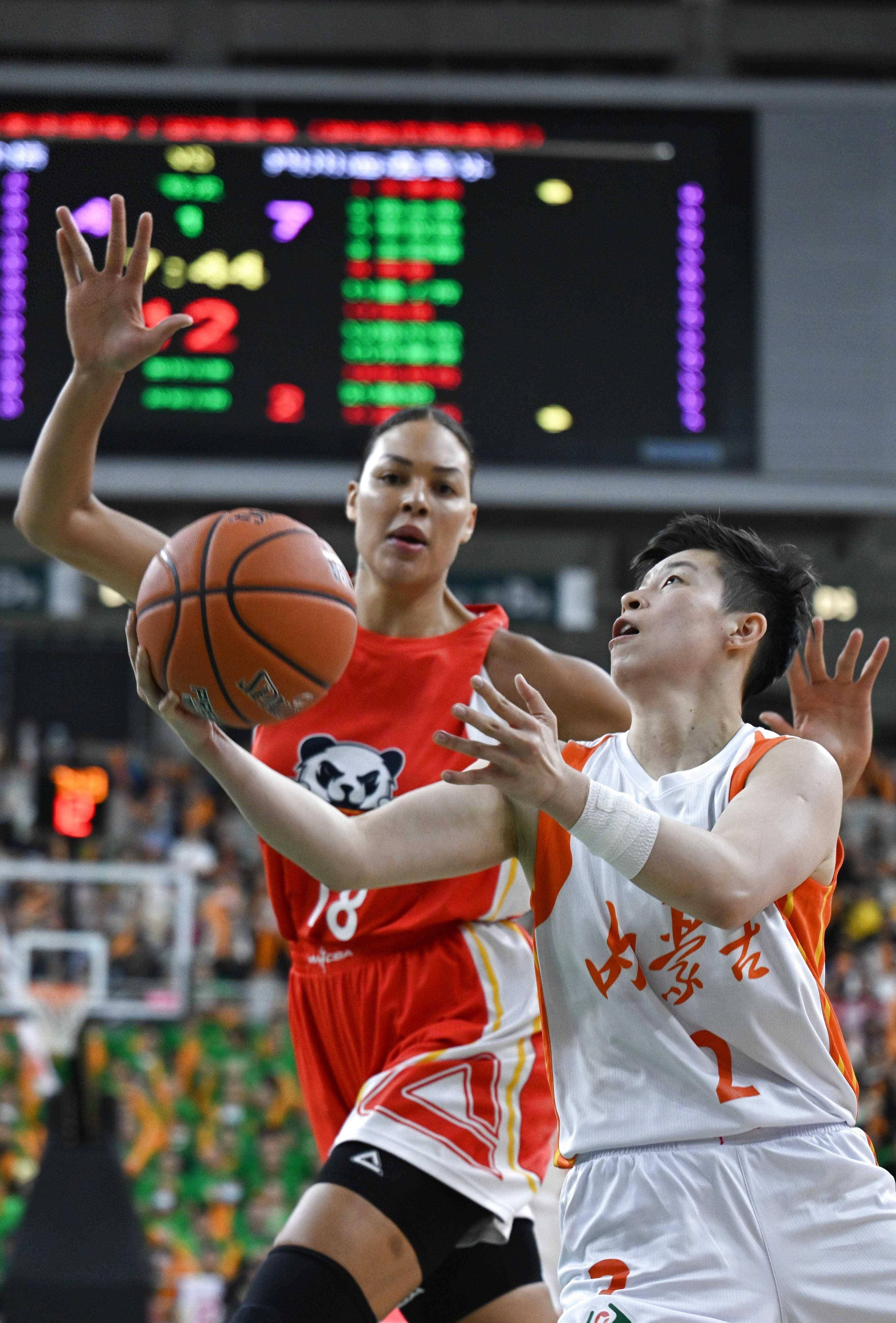 爱游戏网页版入口-四川男篮全队发挥出色，稳操胜券获胜