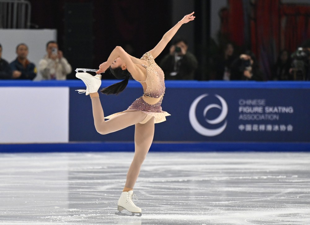 瑞典滑冰选手斩获金牌,成绩出色 瑞典滑冰选手斩获金牌,成绩出色