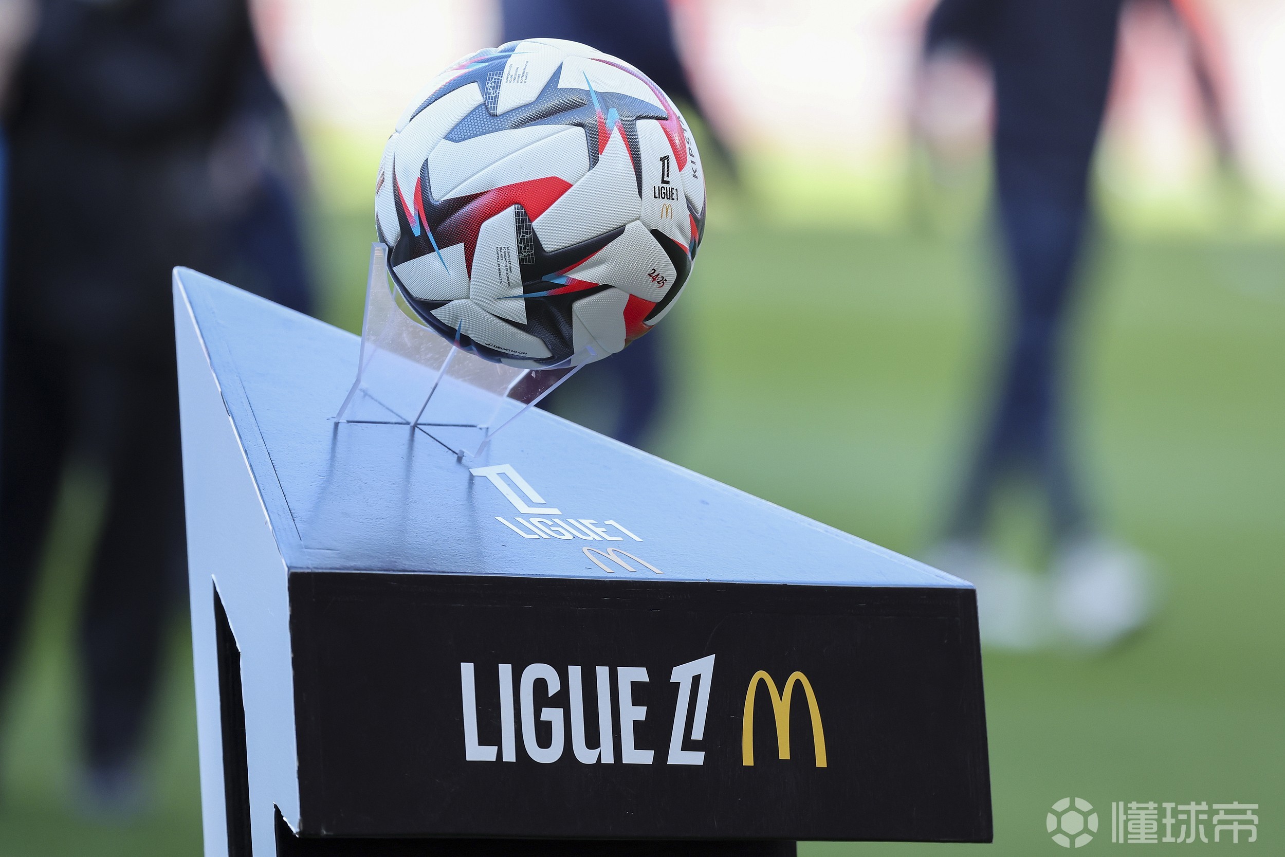 爱游戏官网-巴黎圣日耳曼接连告负，球迷呼吁支持球队的简单介绍