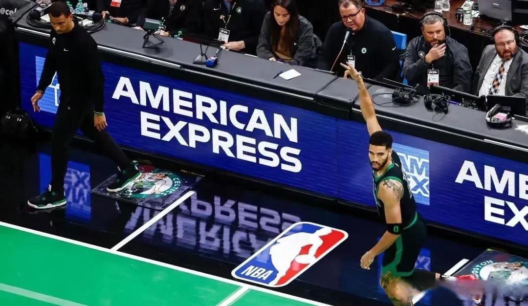 关于凯尔特人在主场击败独行,卫冕冠军再次展现实力的信息 关于凯尔特人在主场击败独行,卫冕冠军再次展现实力的信息